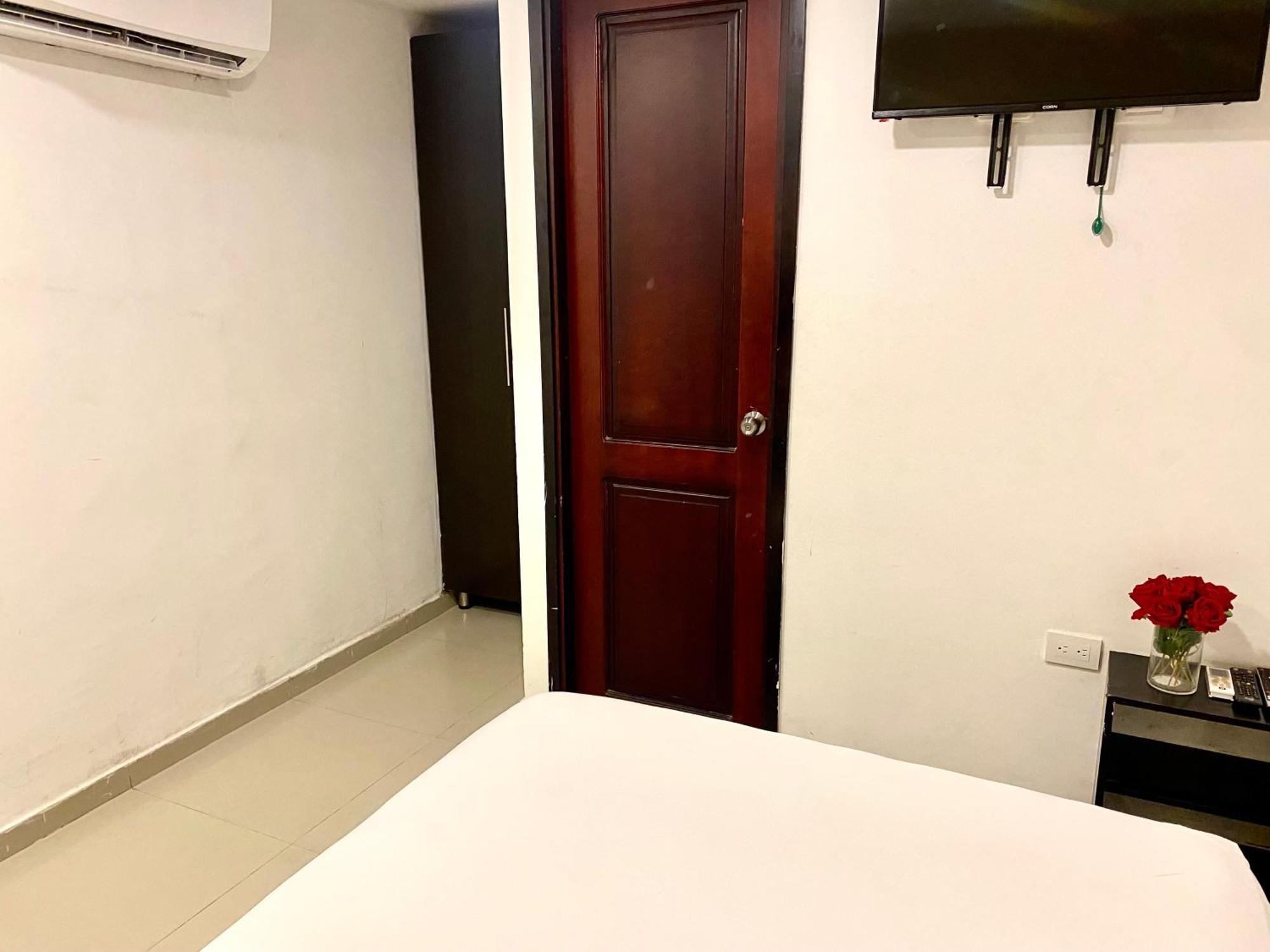 Hotel Casa Lopez - 3*